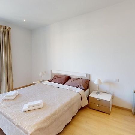 Spacious 2 Bedroom Apartment In Слима Экстерьер фото