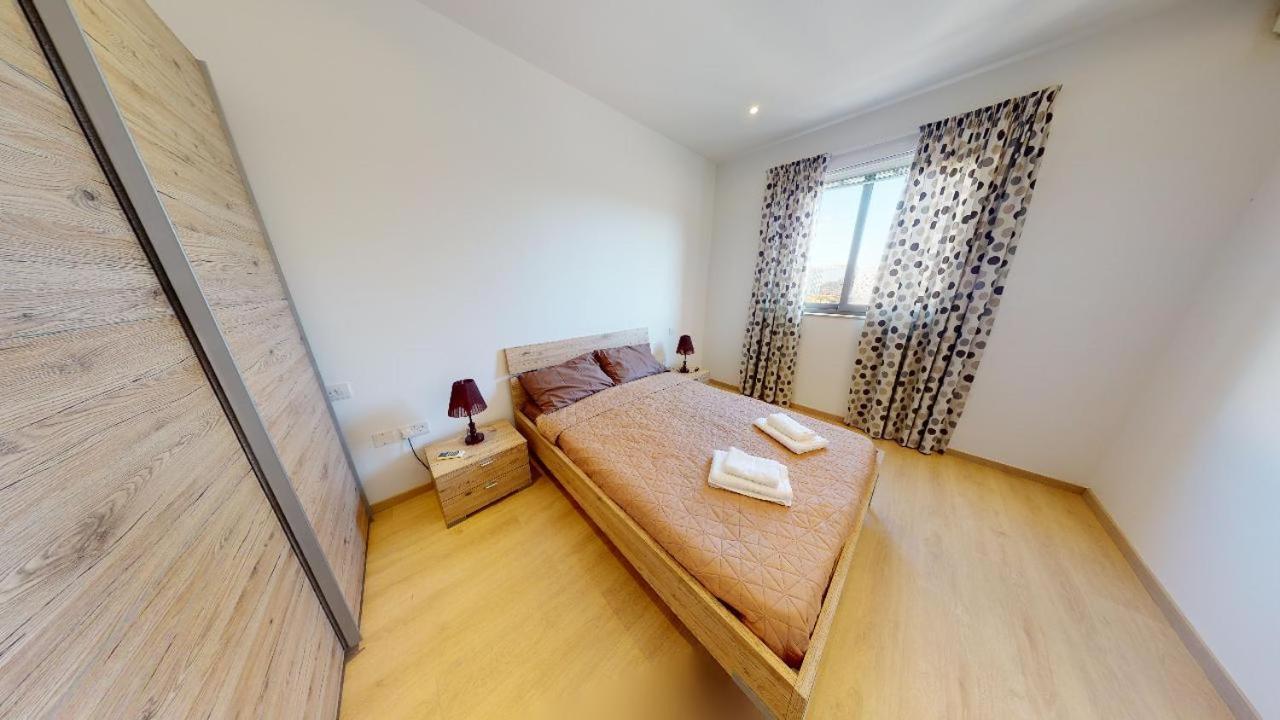Spacious 2 Bedroom Apartment In Слима Экстерьер фото