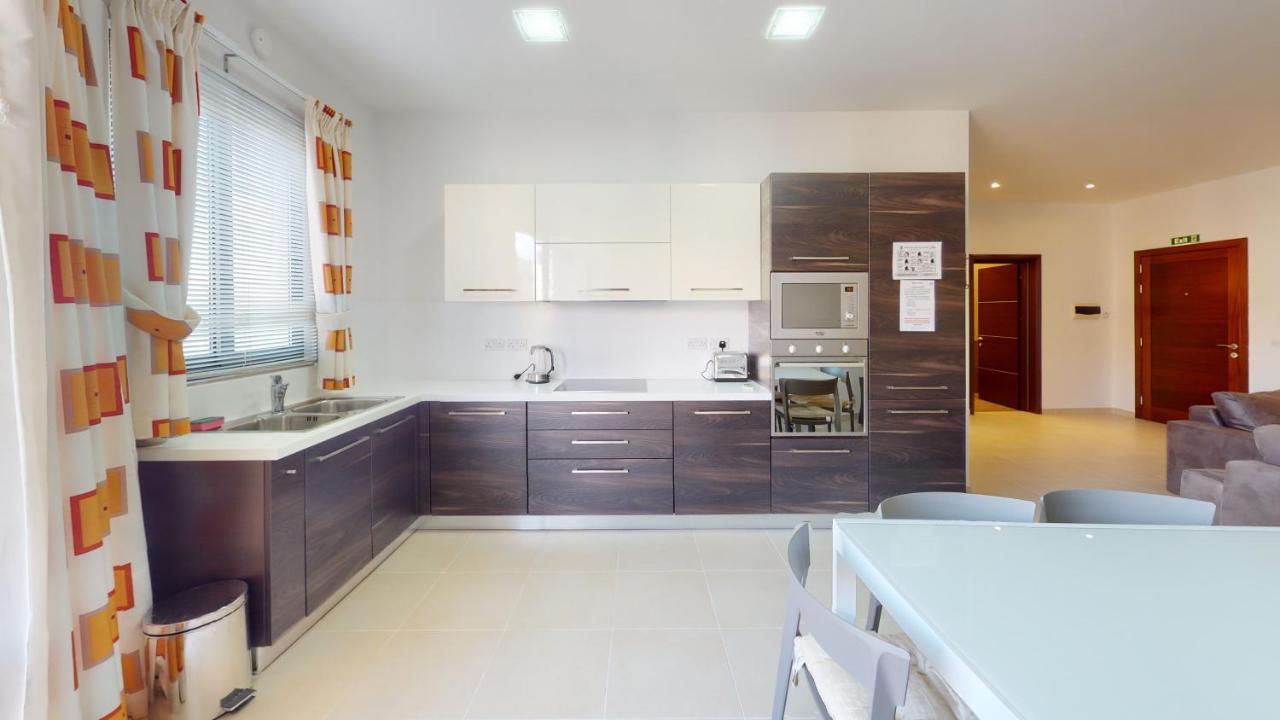 Spacious 2 Bedroom Apartment In Слима Экстерьер фото