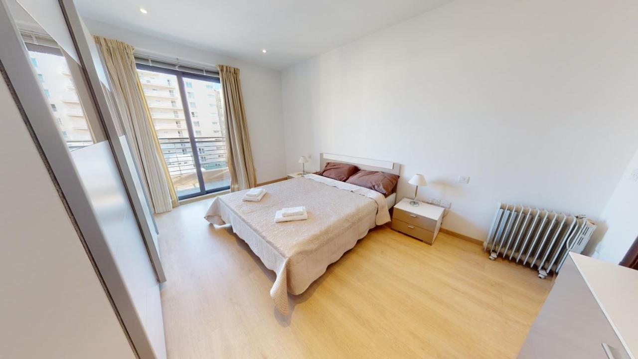 Spacious 2 Bedroom Apartment In Слима Экстерьер фото