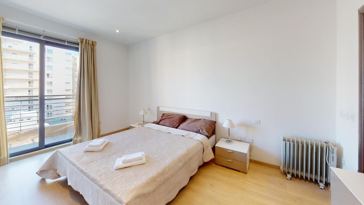 Spacious 2 Bedroom Apartment In Слима Экстерьер фото
