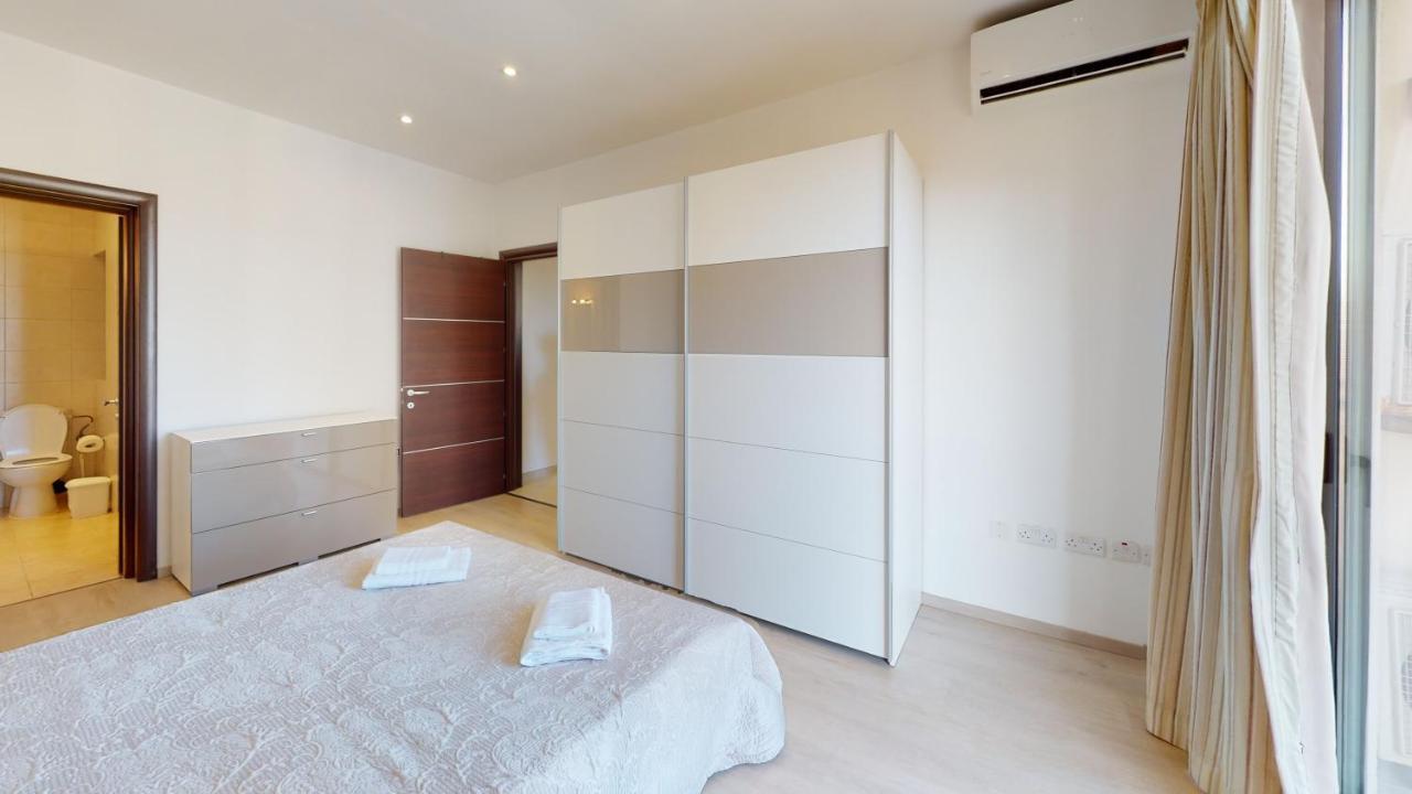 Spacious 2 Bedroom Apartment In Слима Экстерьер фото